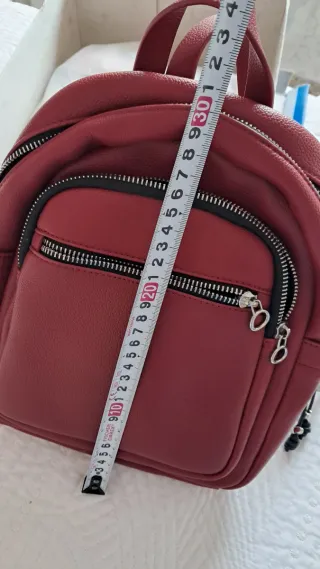 Mochila roja Parfois.