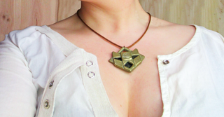 Collar atlante de Sophia Hapgood en Indiana Jones.