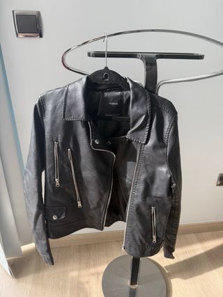 Chaqueta efecto piel negra talla M
