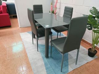 Mesa y 4 sillas! Oferta!!!