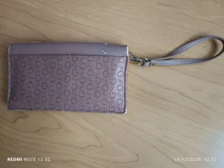 Cartera billetera bolso Guess beige con logo