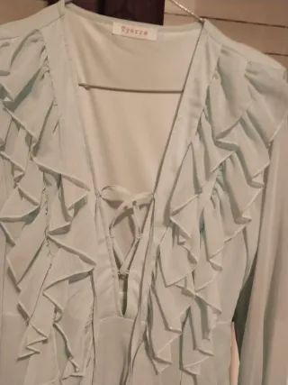 Vestido azul agua marina con volantes