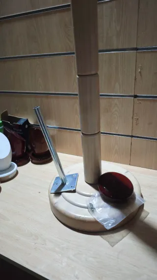 Pie de madera para expositor