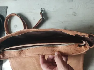 Bolso de piel marrón