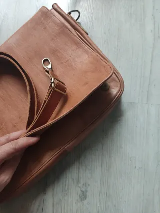 Bolso de piel marrón