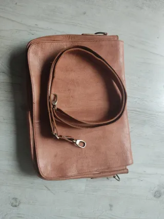 Bolso de piel marrón