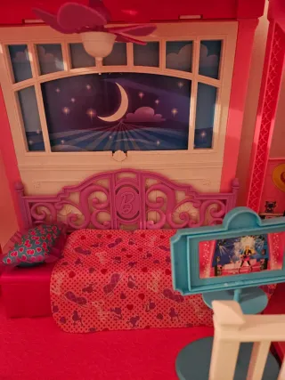 Casa de Muñecas Barbie y coche Monsters High