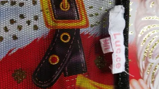 Vestido de cóctel negro y dorado