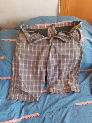 Pantalón corto a cuadros hombre