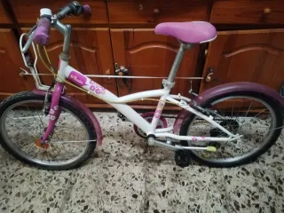 Bicicleta infantil Btwin rosa y blanca