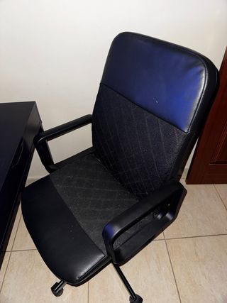 HP Pavilion All-in-One 27 i5 + Escritorio + silla.