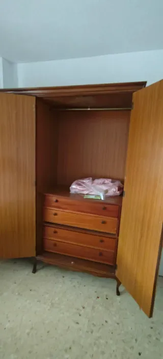 Dormitorio completo madera y tela negociable .