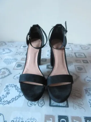 Sandalias de tacón negras talla 40