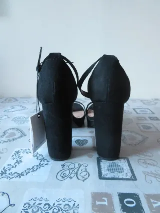Sandalias de tacón negras talla 40