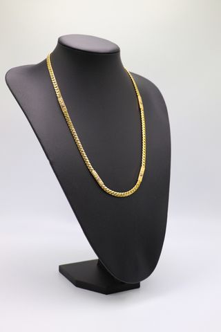 Cadena de oro con diseño