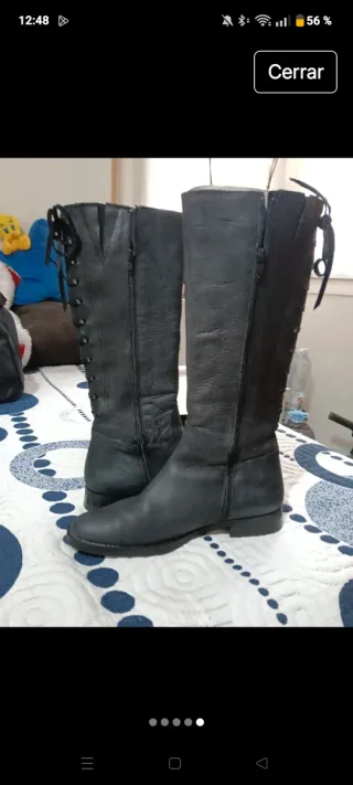 Botas altas de piel negras