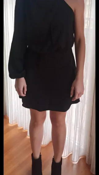 Vestido fiesta Cherley negro asimétrico