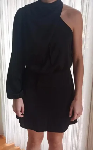 Vestido fiesta Cherley negro asimétrico