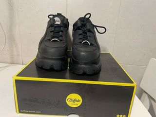 Zapatillas negras plataforma Buffalo