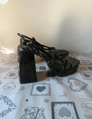 Sandalias de tacón negras