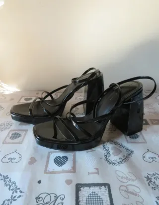 Sandalias de tacón negras