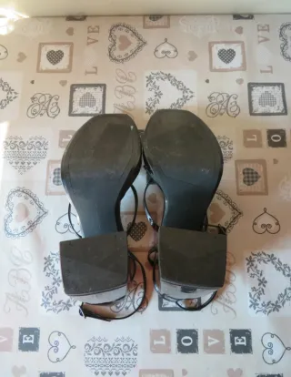 Sandalias de tacón negras