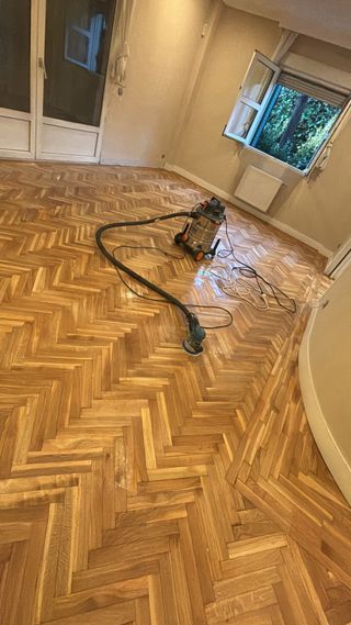 Acuchillado y Barnizado de Suelos de Madera