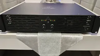 Etapa de potencia Behringer KM1700