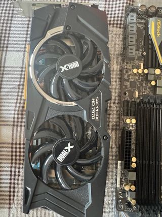 Placa Base ASRock 990FX Extreme9 + Sapphire HD 797