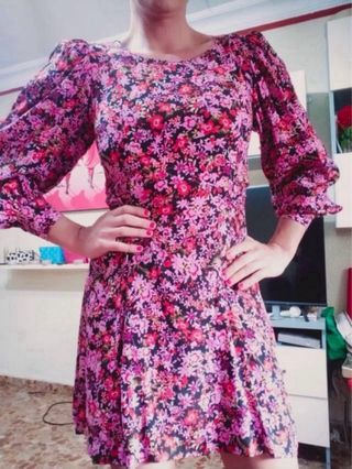 Vestido Zara floral manga larga espalda descubiert
