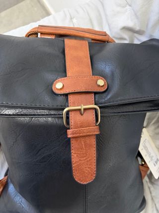 Mochila de piel italiana negra y marrón