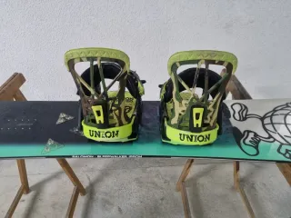 Equipo de snowboard tabla botas y fijaciones