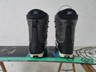 Equipo de snowboard tabla botas y fijaciones