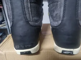 Equipo de snowboard tabla botas y fijaciones