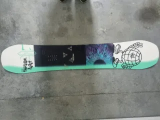 Equipo de snowboard tabla botas y fijaciones