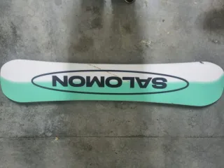 Equipo de snowboard tabla botas y fijaciones