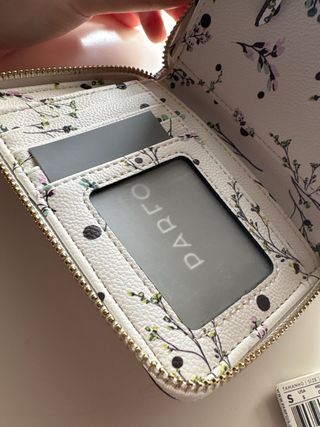 Monedero Parfois floral blanco