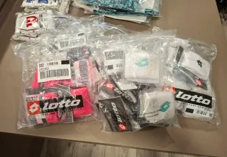 Lote Ropa Tenis: Calcetines, Gorras, Grips