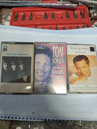 Lotes de Cintas Cassette: Tom Jones y Beatles