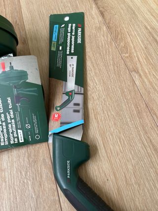 Desatascador tuberías y Sierra japonesa Parkside