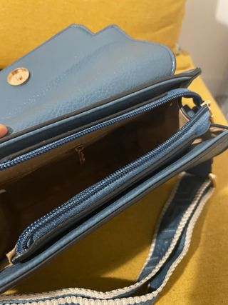 Bolso azul con correa nuevo