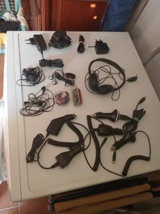Lote auriculares y cargadores móvil