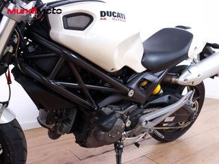 DUCATI MONSTER 696