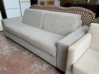 Sofá cama gris con sillón a juego