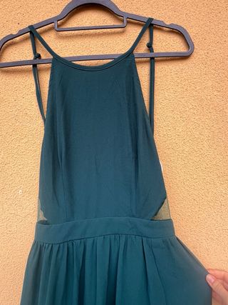 Vestido de fiesta verde con aberturas