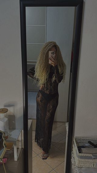 Abito lungo in pizzo nero trasparente