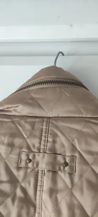 Abrigo corto acolchado mujer