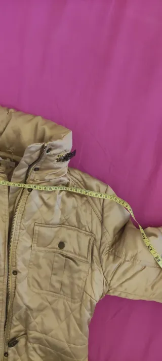 Abrigo corto acolchado mujer