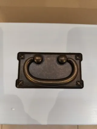 Puerta, cajón y estante de cocina blancos