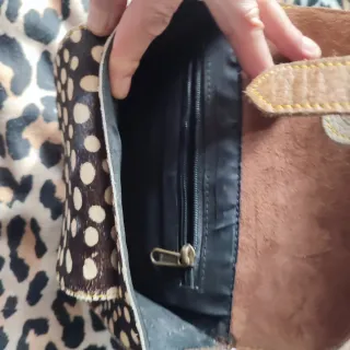 Bolso de piel con lunares